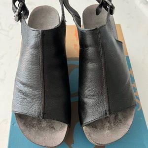 OTBT Jaunt Wedge Sandal Black size 9